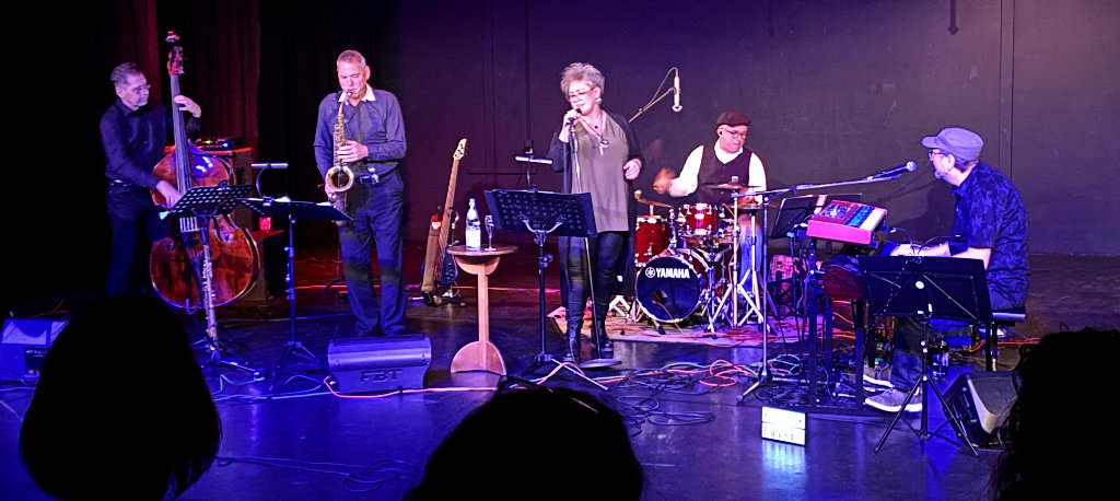 Rare Tulpe@Theater am Kastelberg